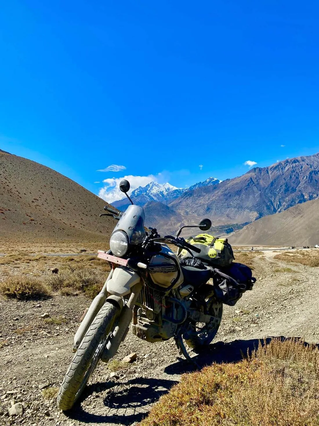 Royal Enfield dans un paysage de haute montagne